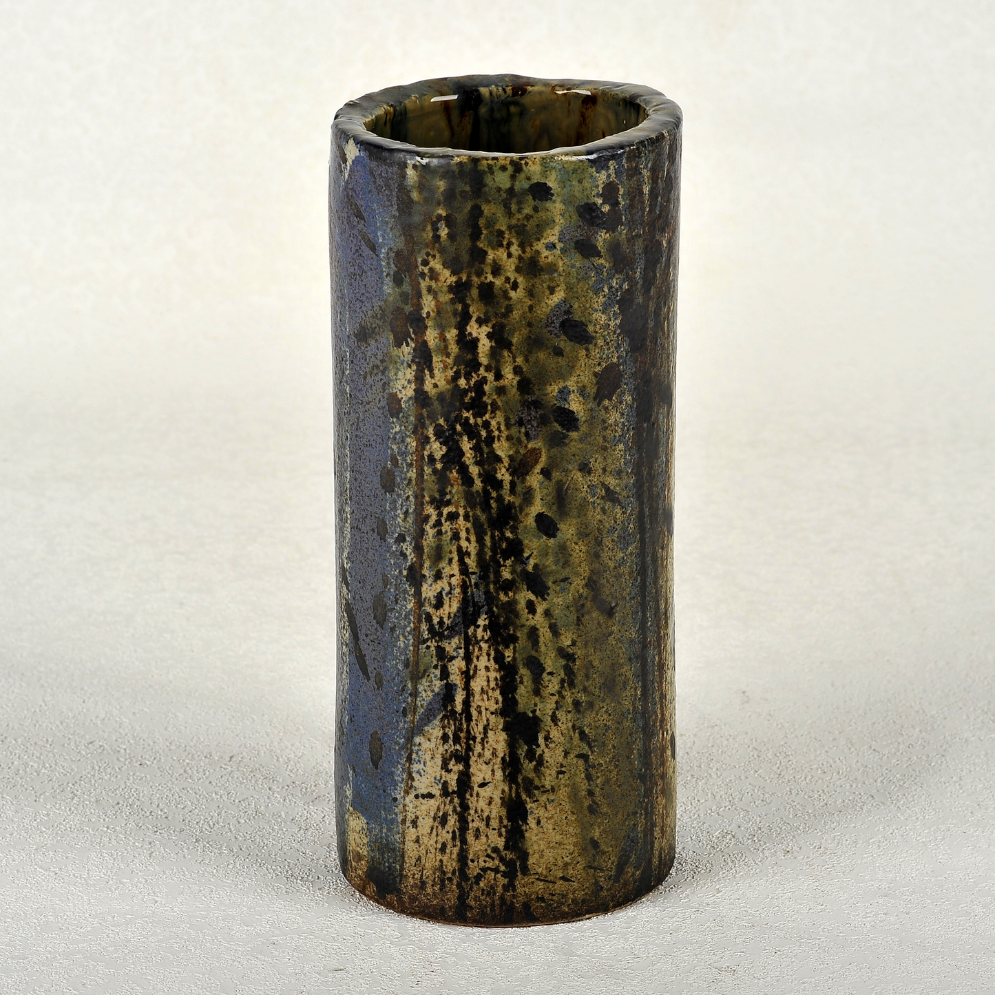 Cilindro en cerámica 27x12cm. Ricardo Nowinski, Uruguay.