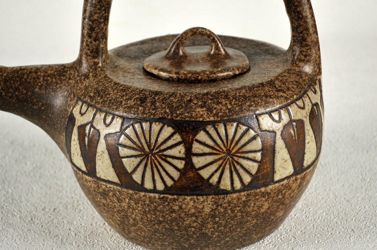 TETERA EN CERÁMICA. Jaime Nowinski, Uruguay. 28x21cm, 2000ml