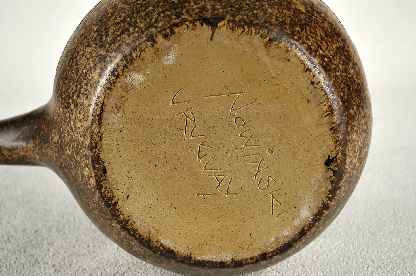 TETERA EN CERÁMICA. Jaime Nowinski, Uruguay. 28x21cm, 2000ml