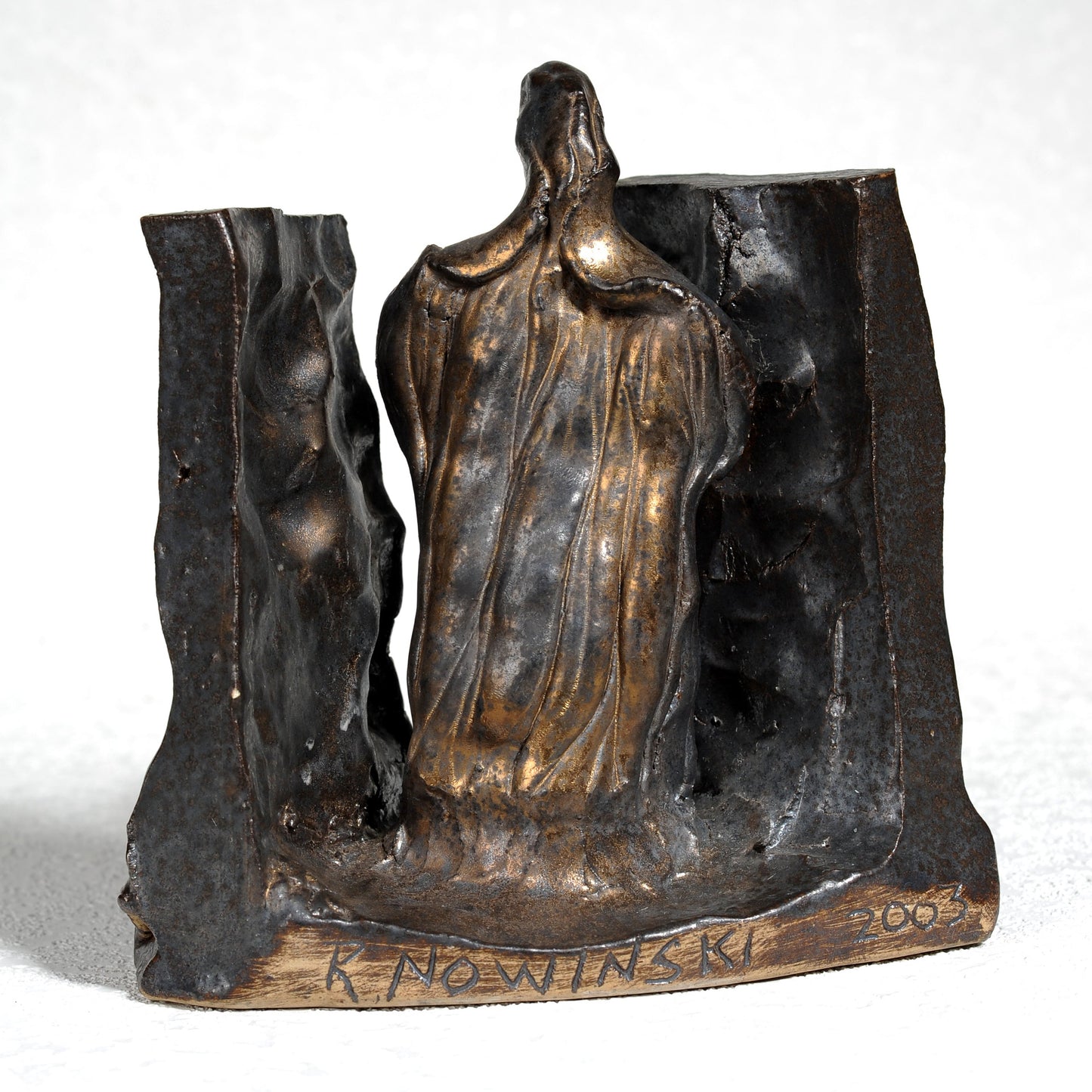 ESCULTURA en gres. Sin título. Ricardo Nowinski, Uruguay. Año 2003, 16x15x8cm