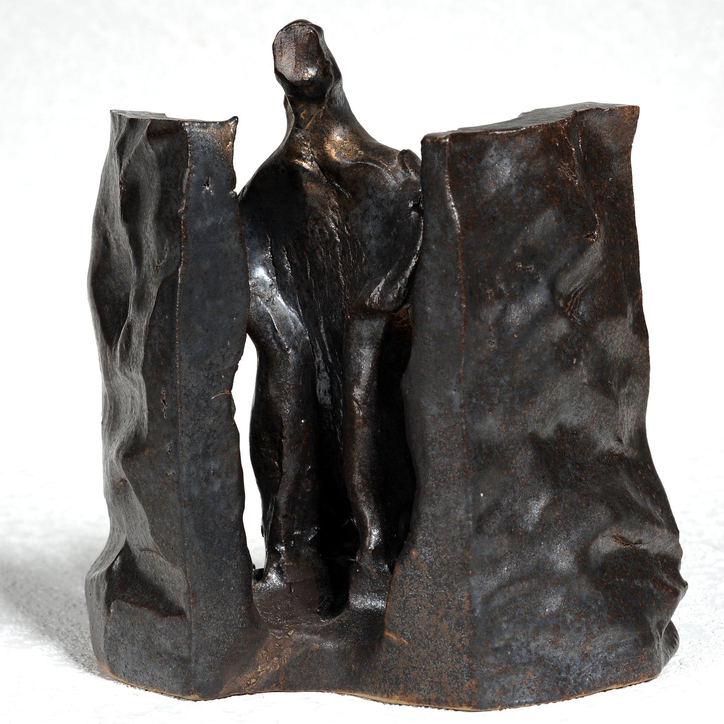 ESCULTURA en gres. Sin título. Ricardo Nowinski, Uruguay. Año 2003, 16x15x8cm