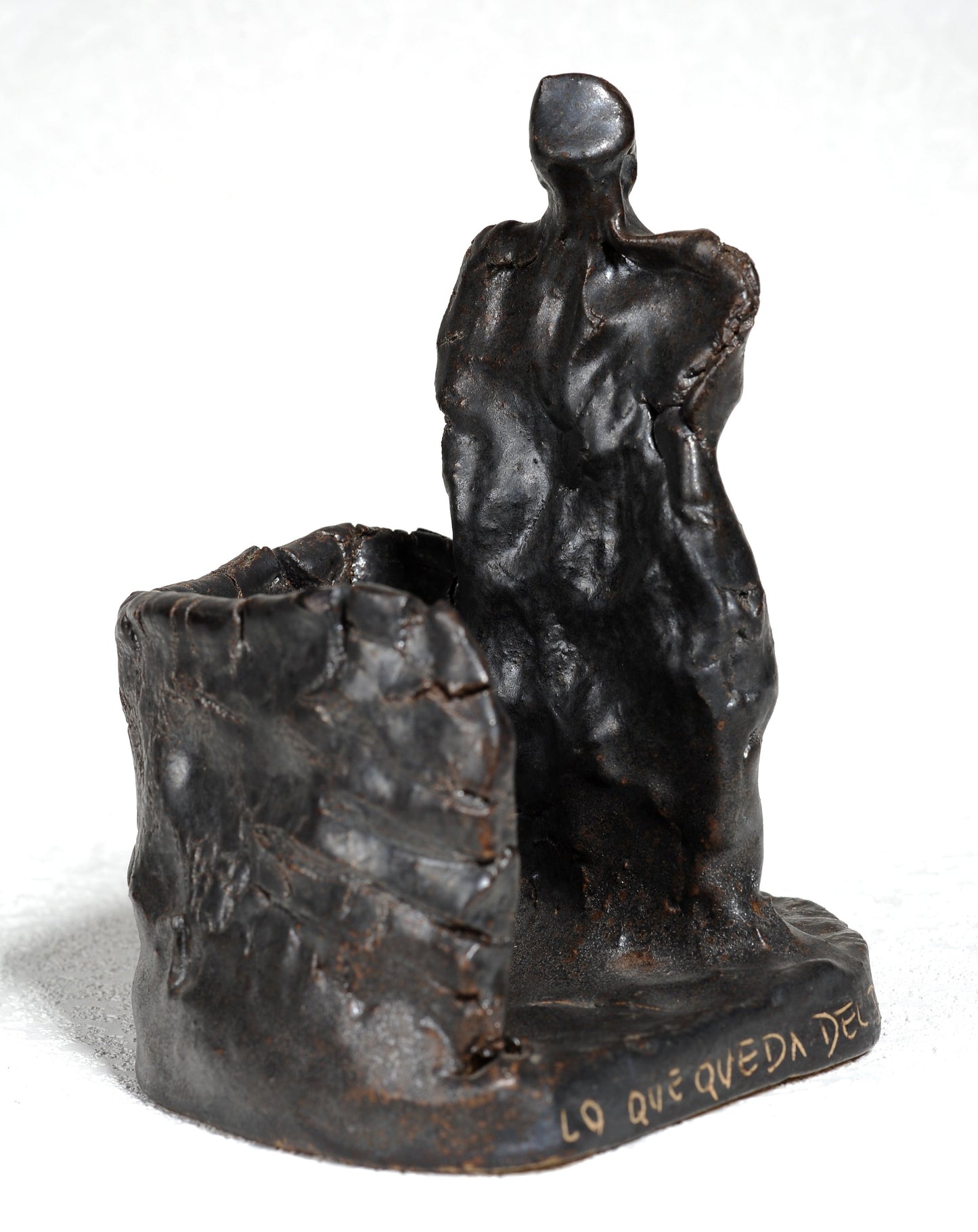 LO QUE QUEDA DEL DIA. Escultura. Ricardo Nowinski, Uruguay. Año 2003, 18x16x13cm