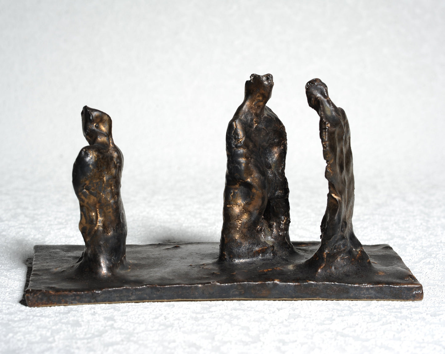 LA RAMBLA. Escultura en gres. Ricardo Nowinski, Uruguay. Año 2008, 20x12cm