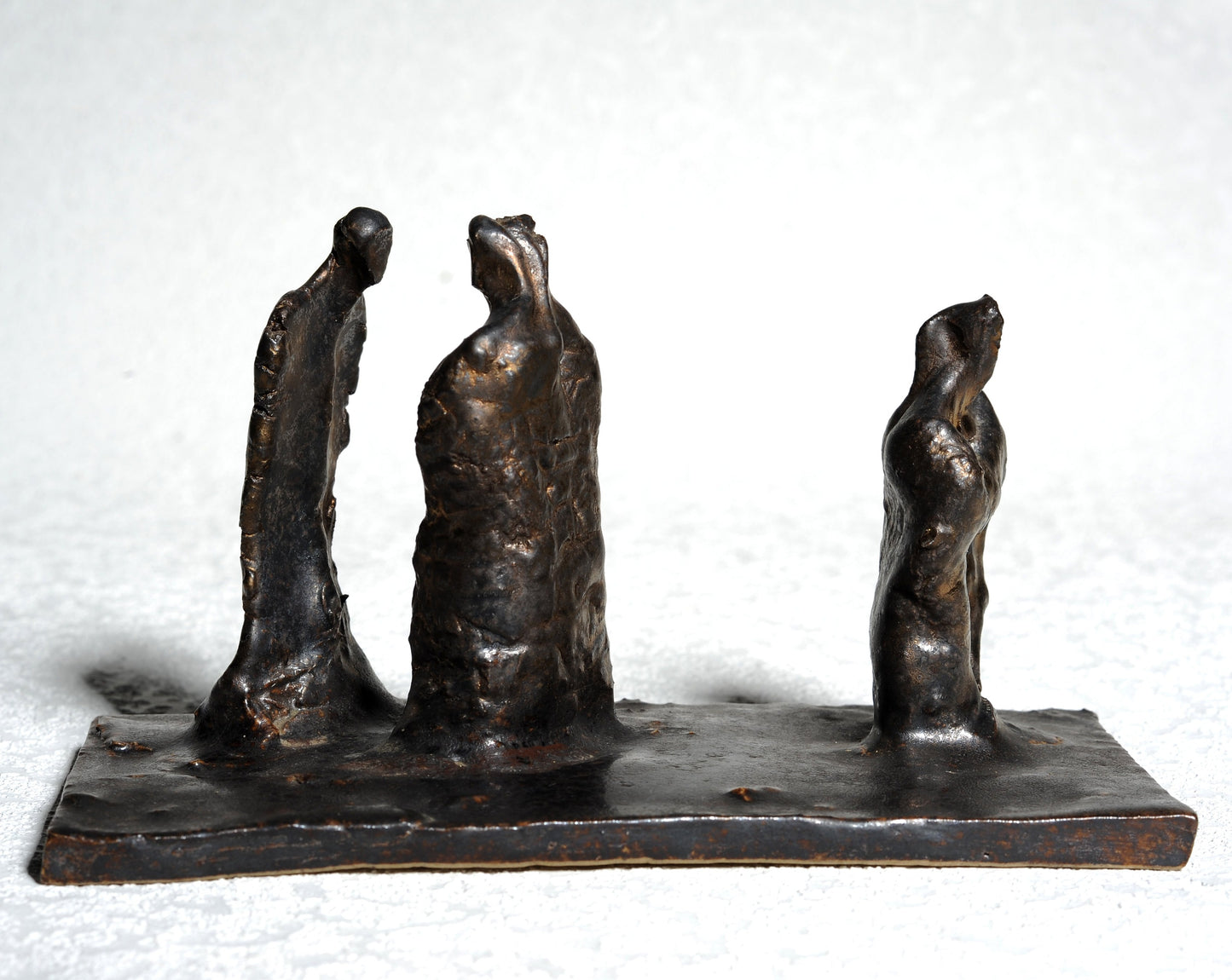 LA RAMBLA. Escultura en gres. Ricardo Nowinski, Uruguay. Año 2008, 20x12cm