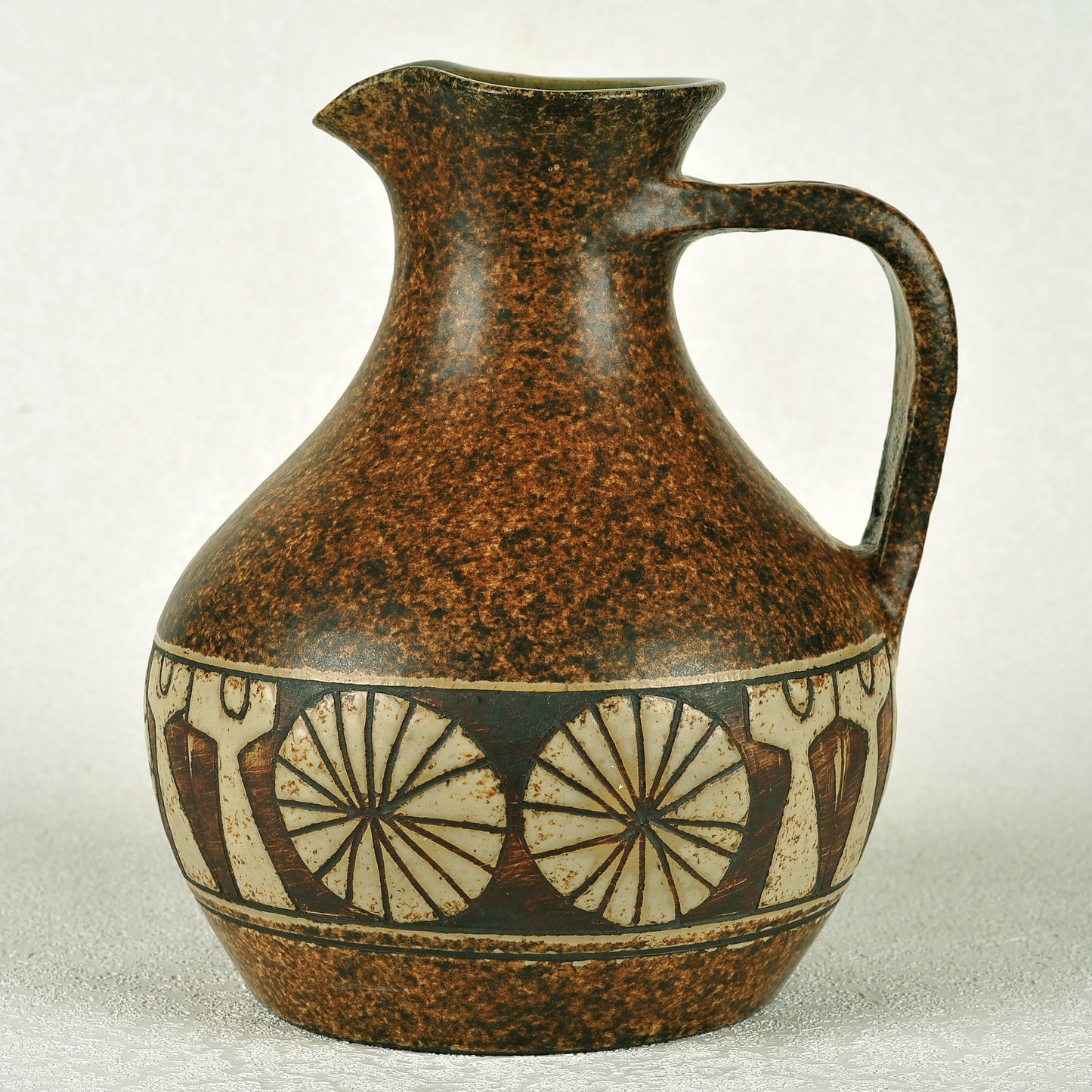 JARRA EN CERÁMICA. Jaime Nowinski, Uruguay. Año 2004, 33x20cm