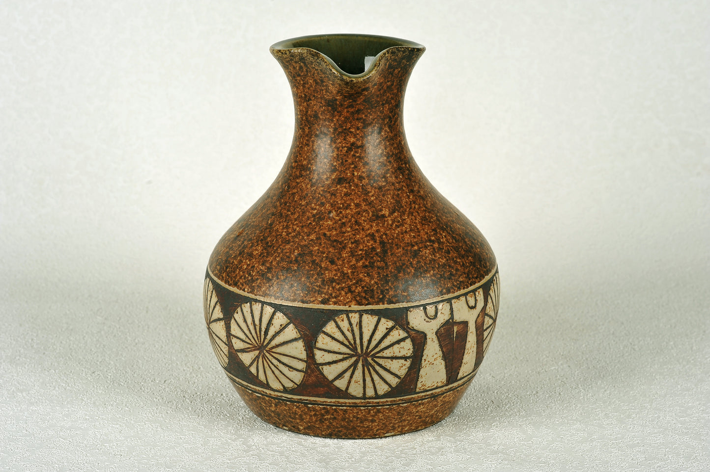JARRA EN CERÁMICA. Jaime Nowinski, Uruguay. Año 2004, 33x20cm