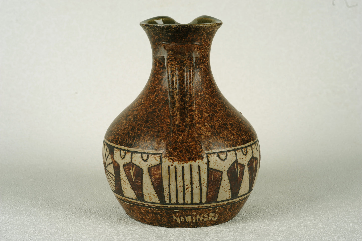 JARRA EN CERÁMICA. Jaime Nowinski, Uruguay. Año 2004, 33x20cm