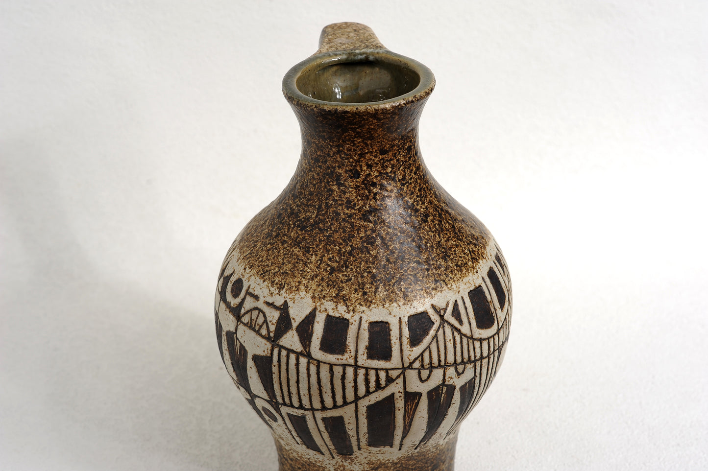 JARRÓN EN CERÁMICA. Jaime Nowinski, Uruguay. Año 2004, 33x20cm