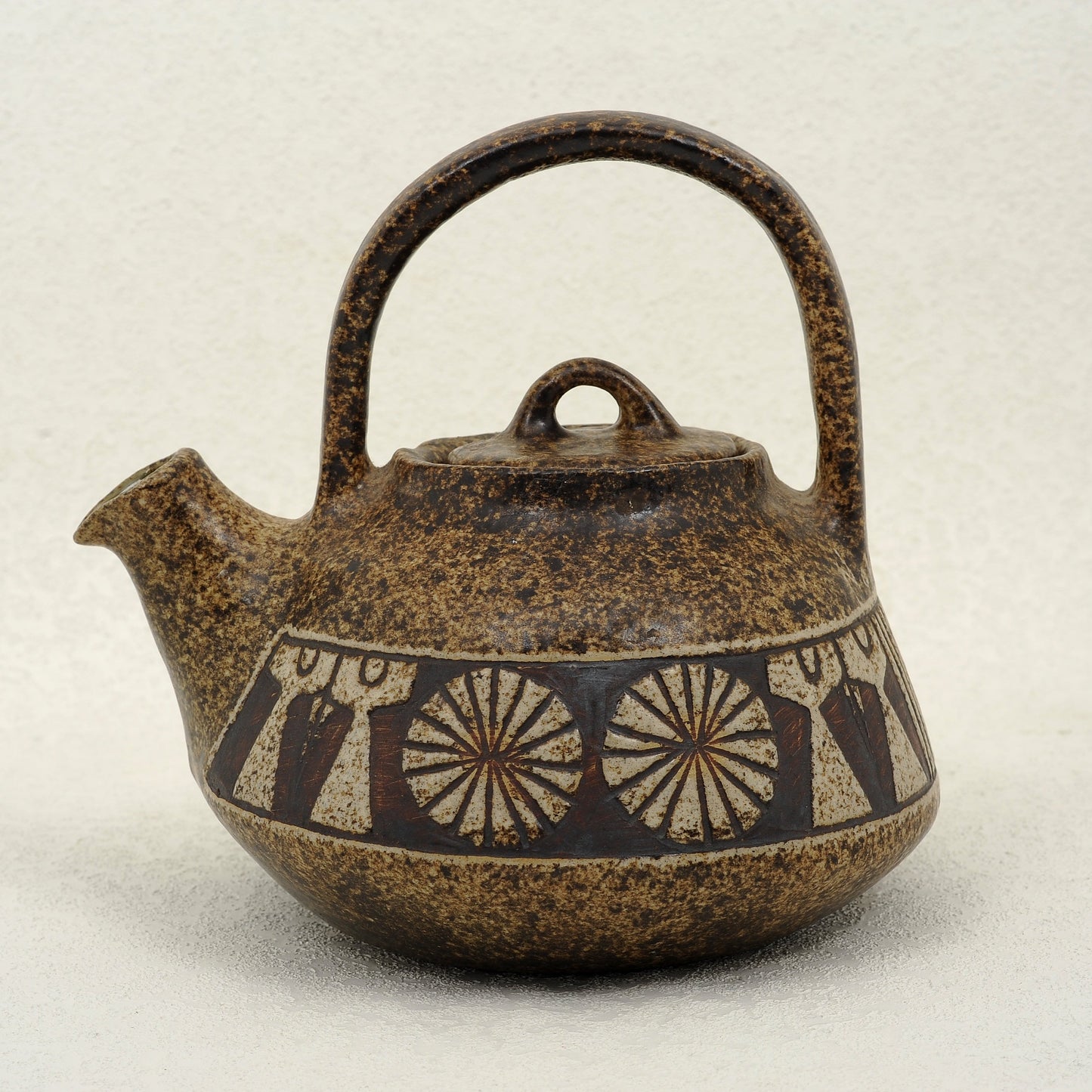 TETERA EN CERÁMICA. Jaime Nowinski, Uruguay. 24X24cm, 2000 ml
