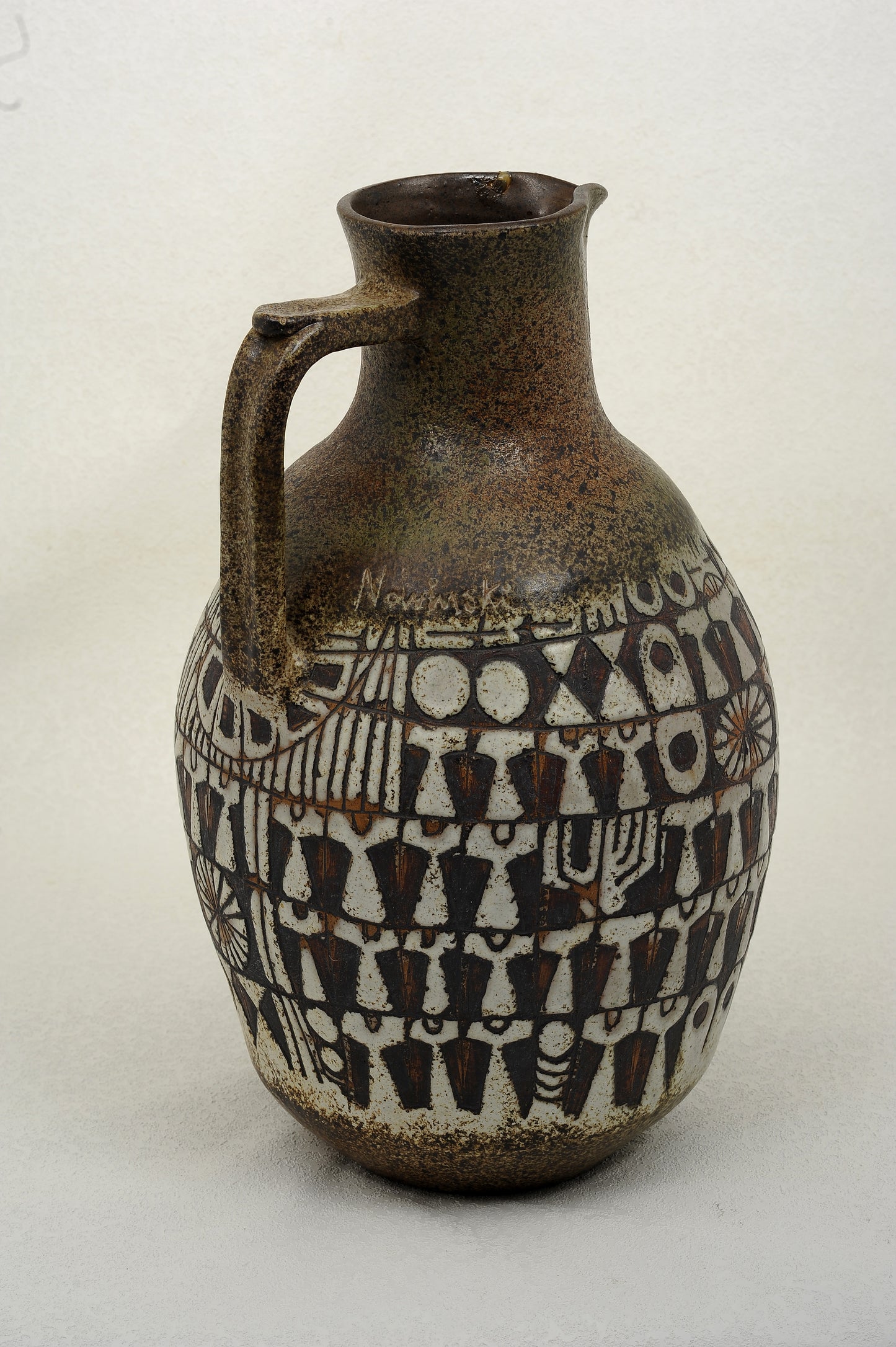 OBRA EN CERÁMICA. Jaime Nowinski, Uruguay. Año 2002, 54x24cm