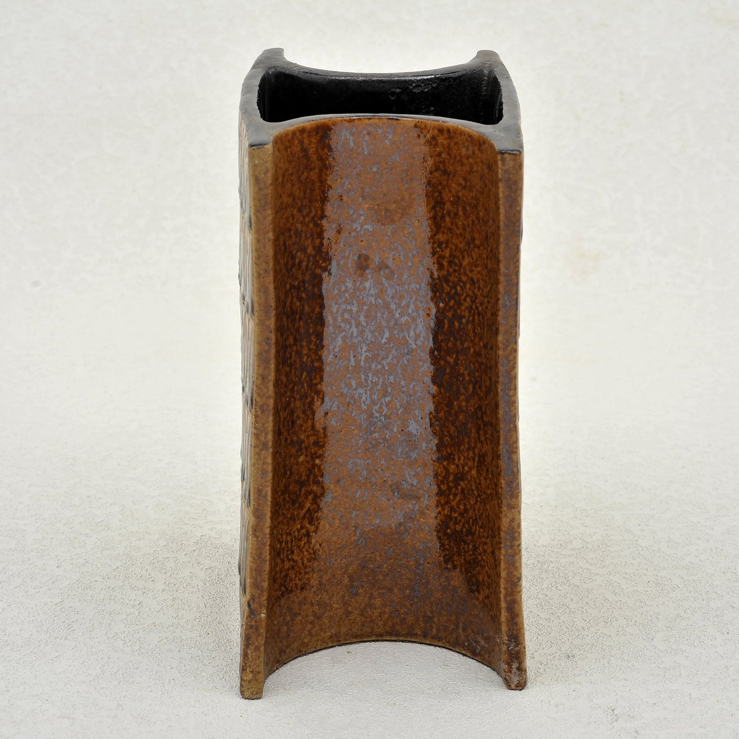 PIEZA en cerámica. Ricardo Nowinski, Uruguay. Año 1990, 26x18x12cm