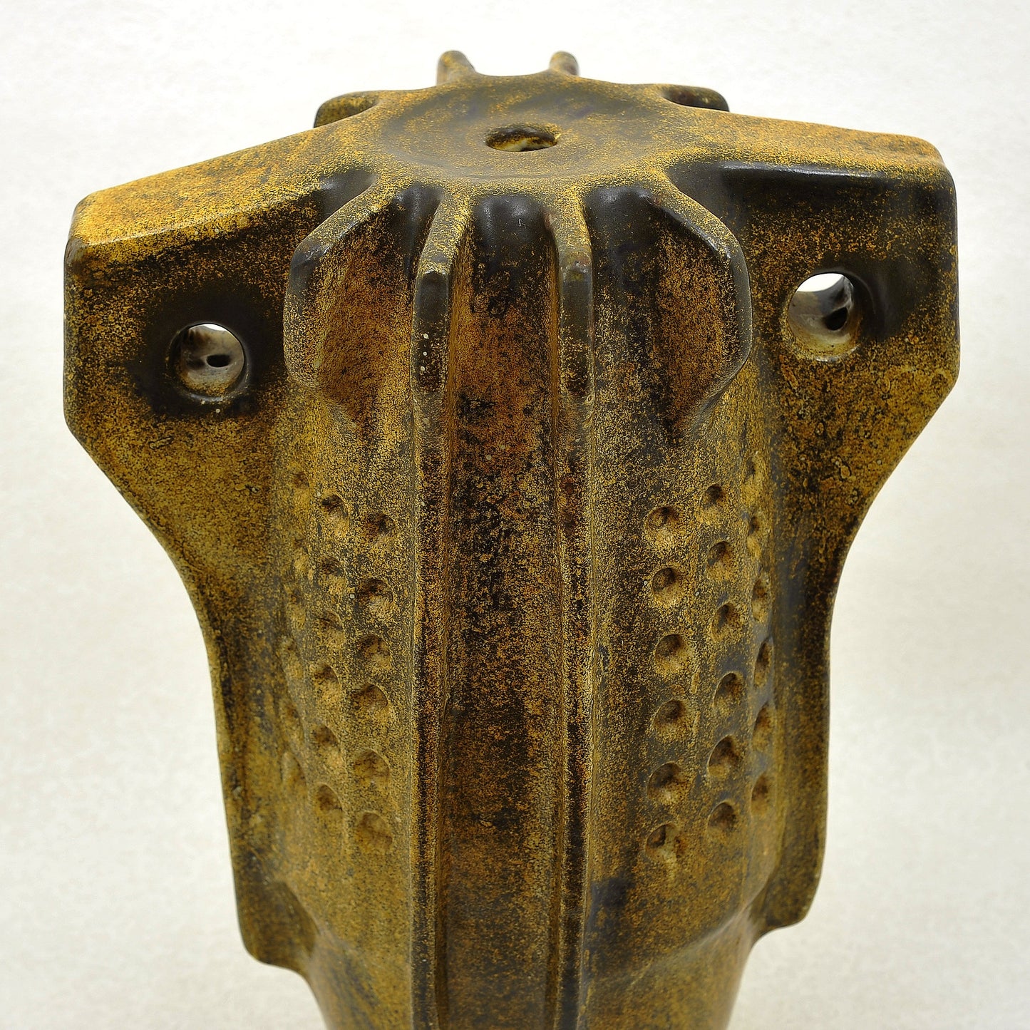 HOMENAJE A MODIGLIANI. Escultura en gres. Jaime Nowinski, Uruguay. Año 1987, 52x34x23cm