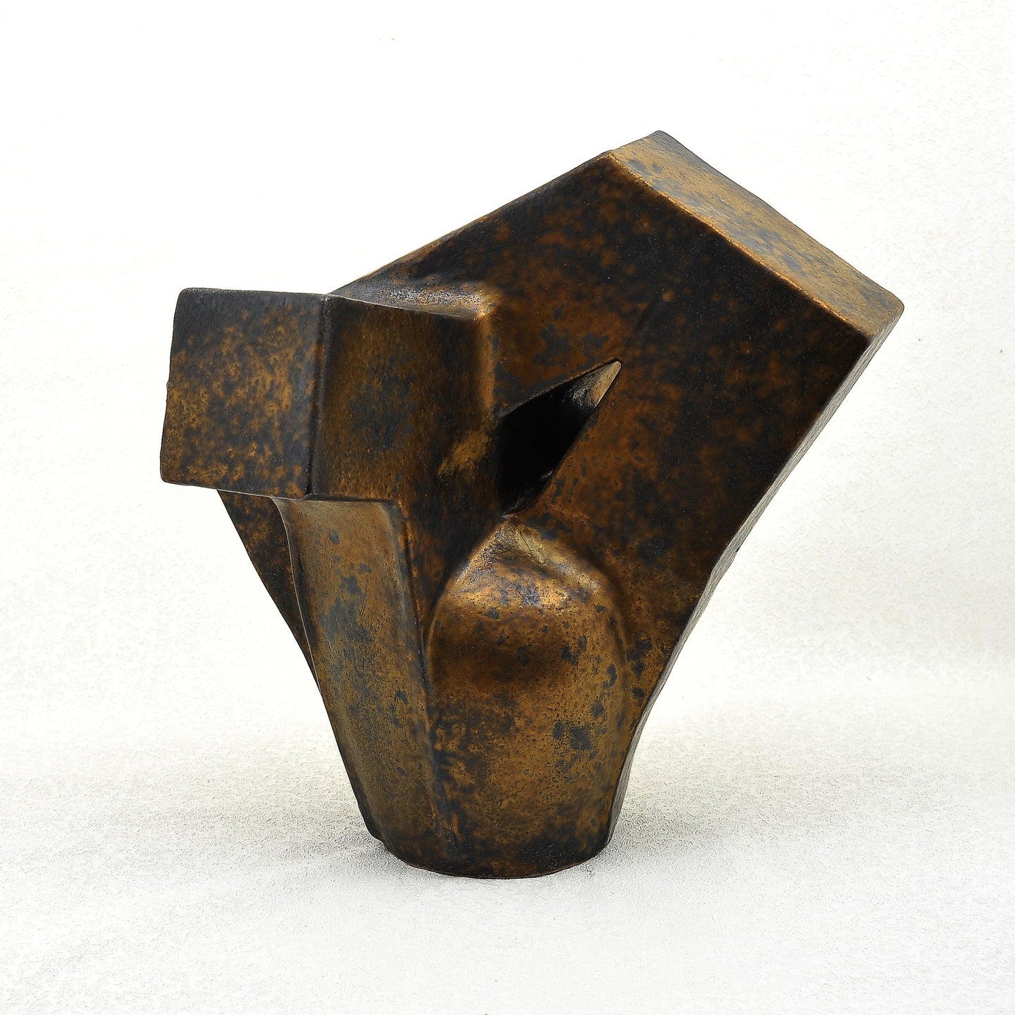 ESCULTURA en gres. Sin título. Jaime Nowinski, Uruguay. Año 1990, 48x48x40cm