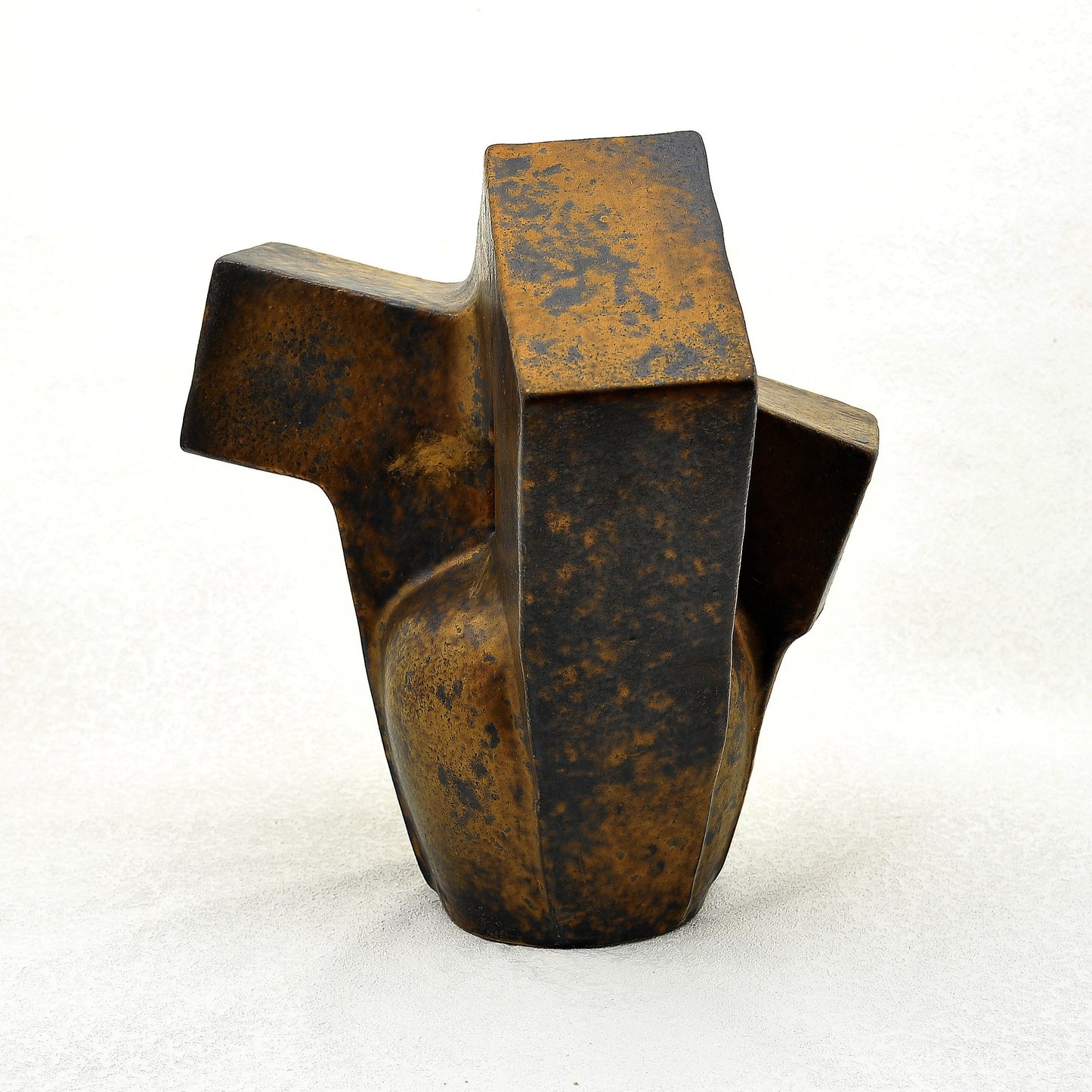 ESCULTURA en gres. Sin título. Jaime Nowinski, Uruguay. Año 1990, 48x48x40cm
