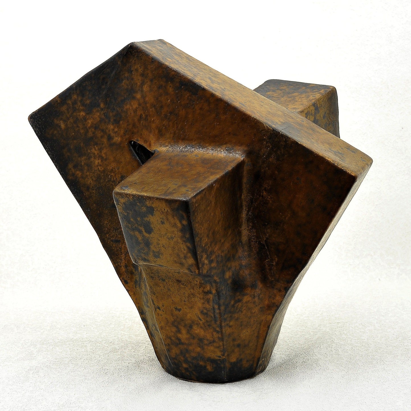 ESCULTURA en gres. Sin título. Jaime Nowinski, Uruguay. Año 1990, 48x48x40cm