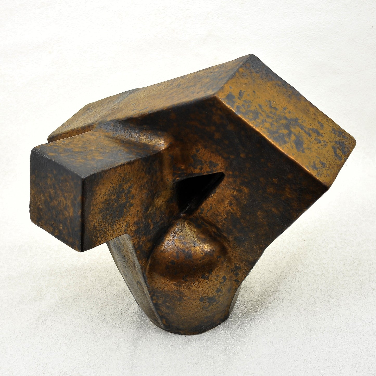 ESCULTURA en gres. Sin título. Jaime Nowinski, Uruguay. Año 1990, 48x48x40cm