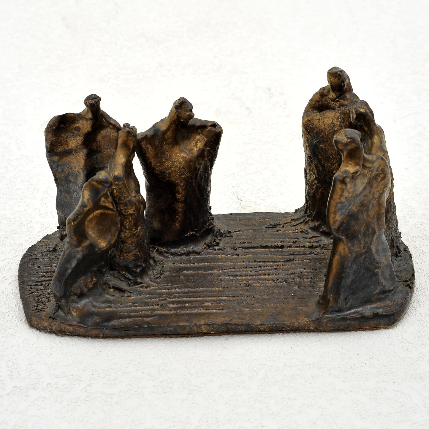 LOS 7. Escultura en gres. Ricardo Nowinski, Uruguay. Año 2003, 23x12x12cm