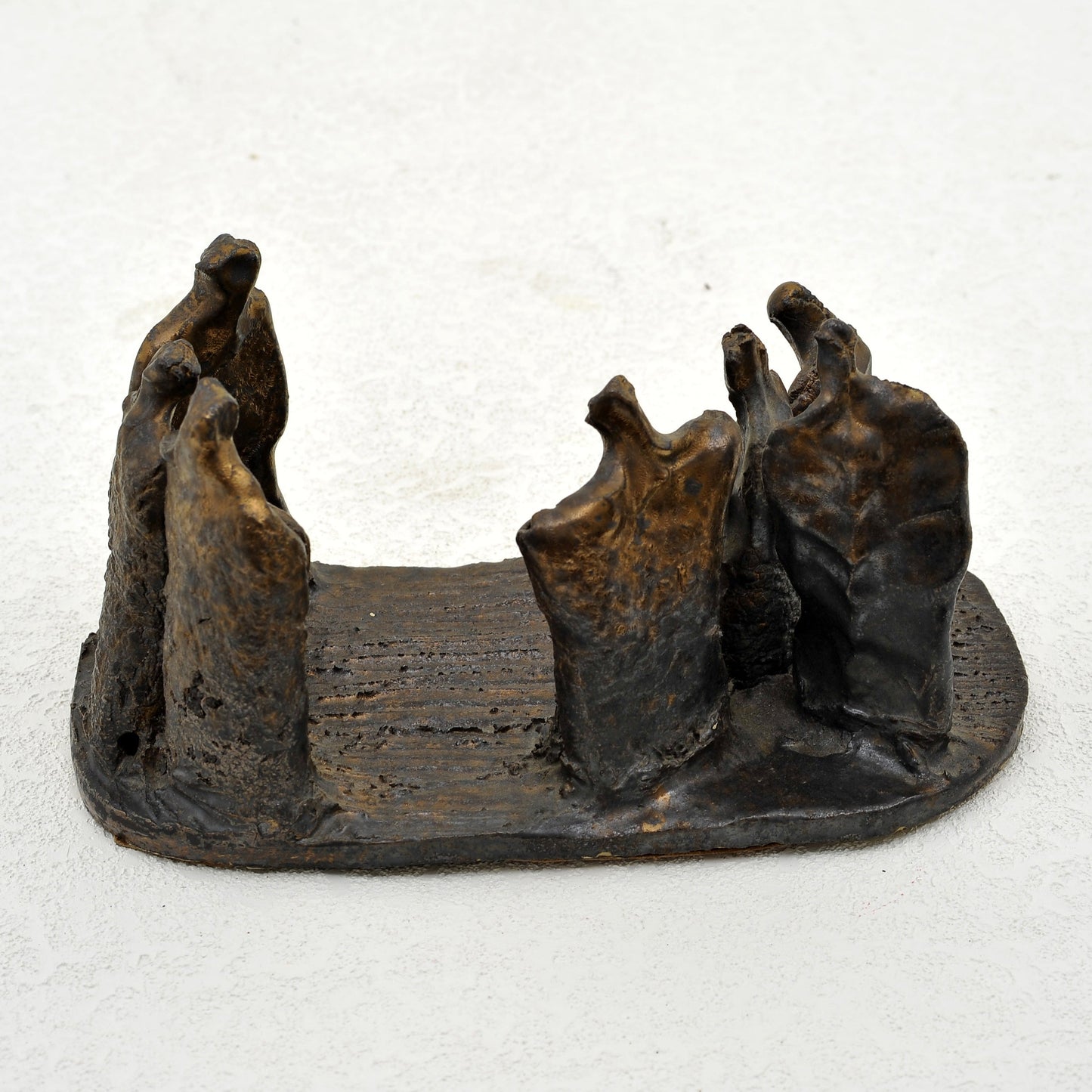 LOS 7. Escultura en gres. Ricardo Nowinski, Uruguay. Año 2003, 23x12x12cm