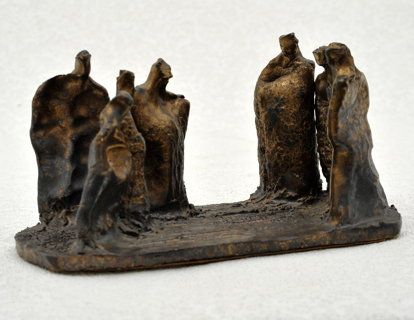 LOS 7. Escultura en gres. Ricardo Nowinski, Uruguay. Año 2003, 23x12x12cm