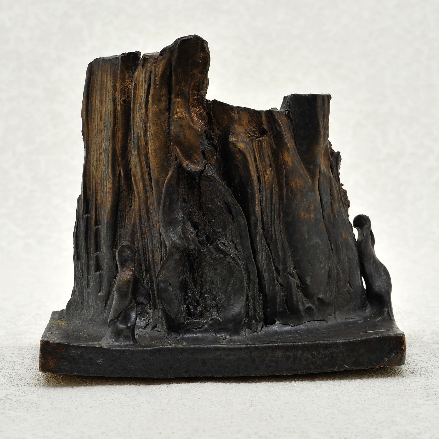 EL CROMEN. Escultura en gres. Ricardo Nowinski, Uruguay. Año 2003, 19x17x12cm