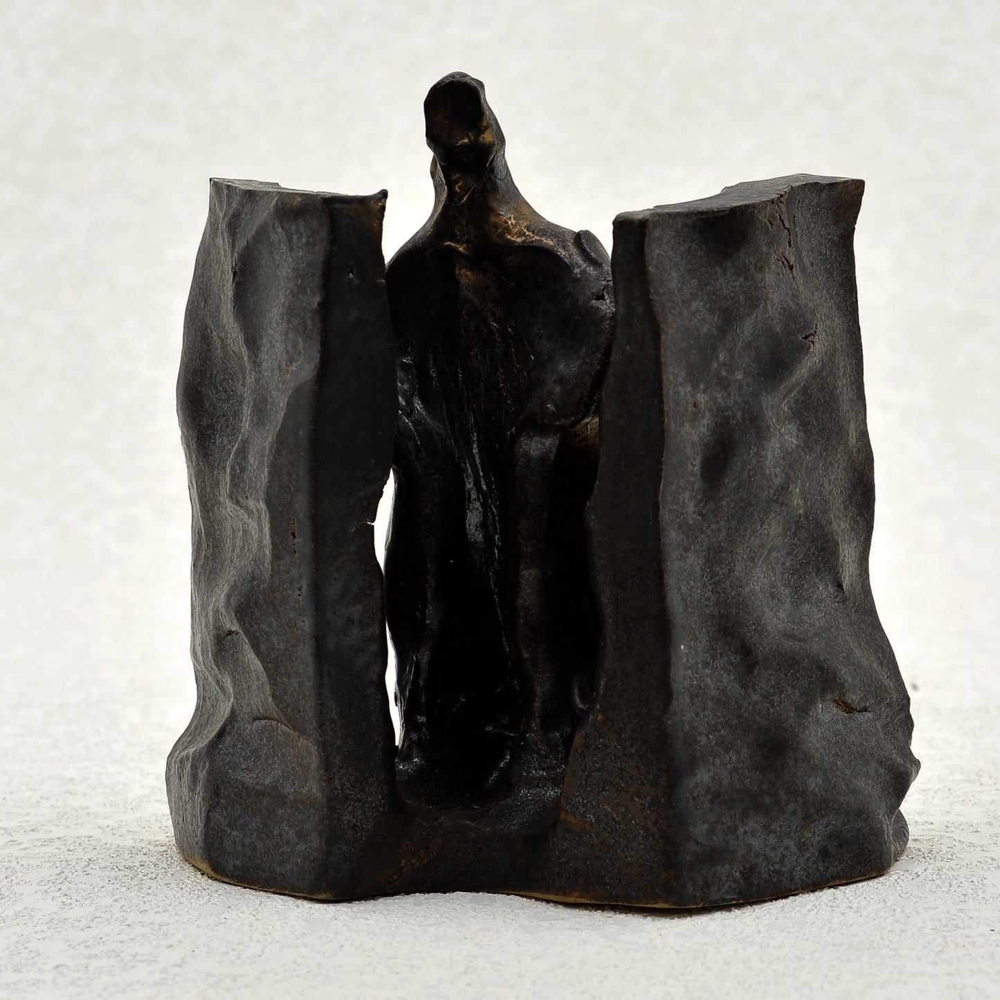 ESCULTURA en gres. Sin título. Ricardo Nowinski, Uruguay. Año 2003, 16x15x8cm