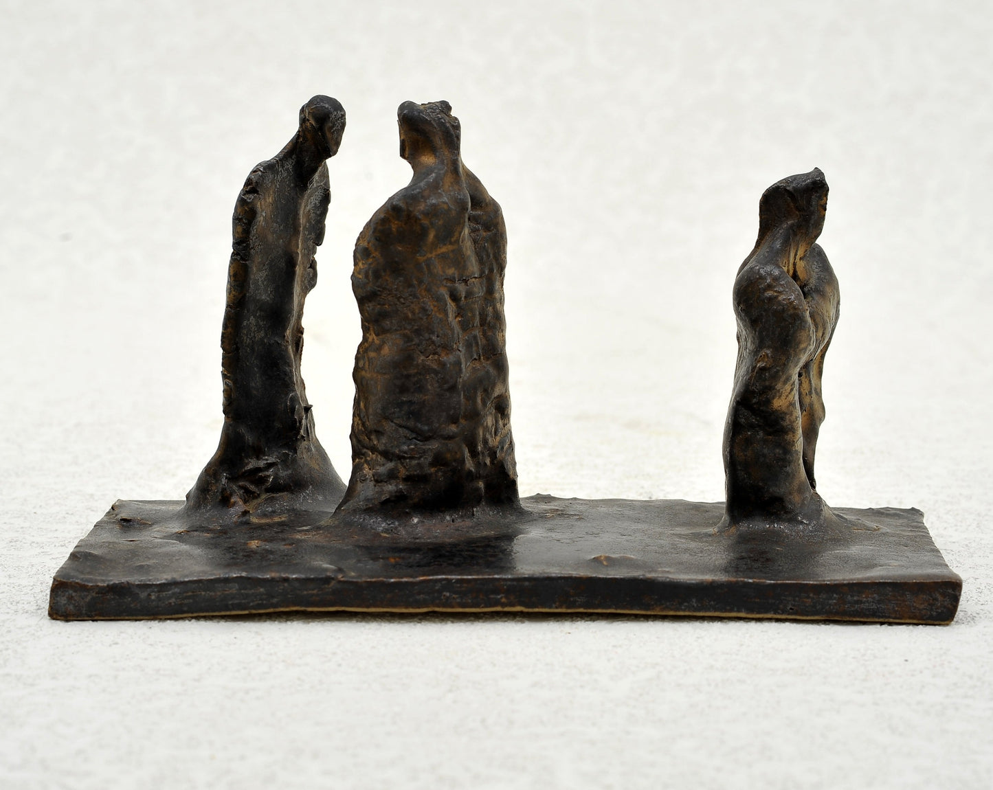 LA RAMBLA. Escultura en gres. Ricardo Nowinski, Uruguay. Año 2008, 20x12cm