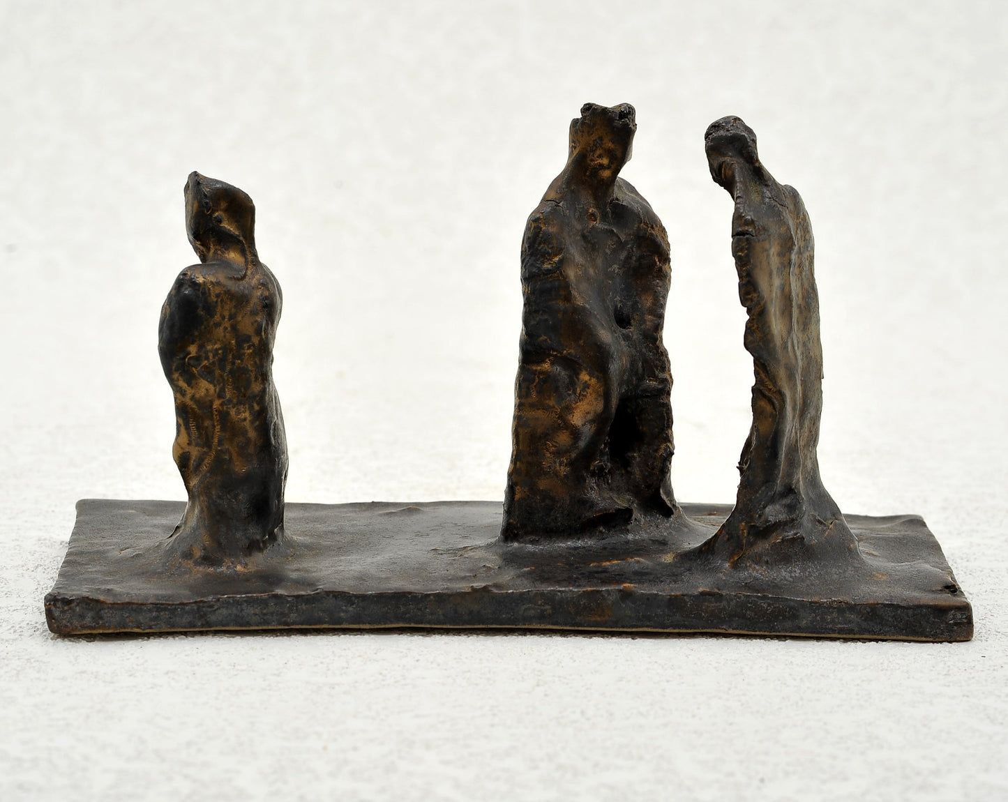 LA RAMBLA. Escultura en gres. Ricardo Nowinski, Uruguay. Año 2008, 20x12cm