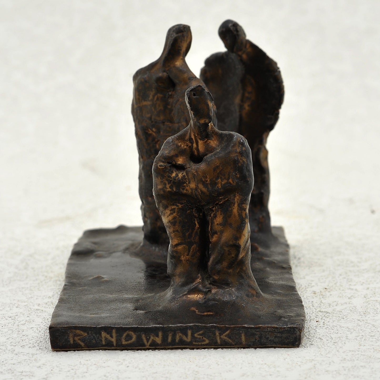 LA RAMBLA. Escultura en gres. Ricardo Nowinski, Uruguay. Año 2008, 20x12cm