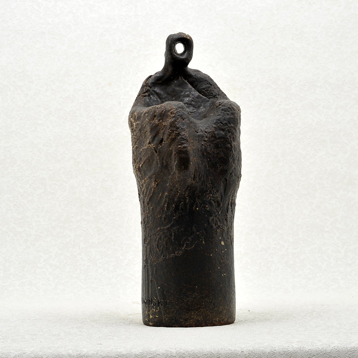 LA DAMA. Escultura en gres. Ricardo Nowinski, Uruguay. Año 2008, 39x14 cm