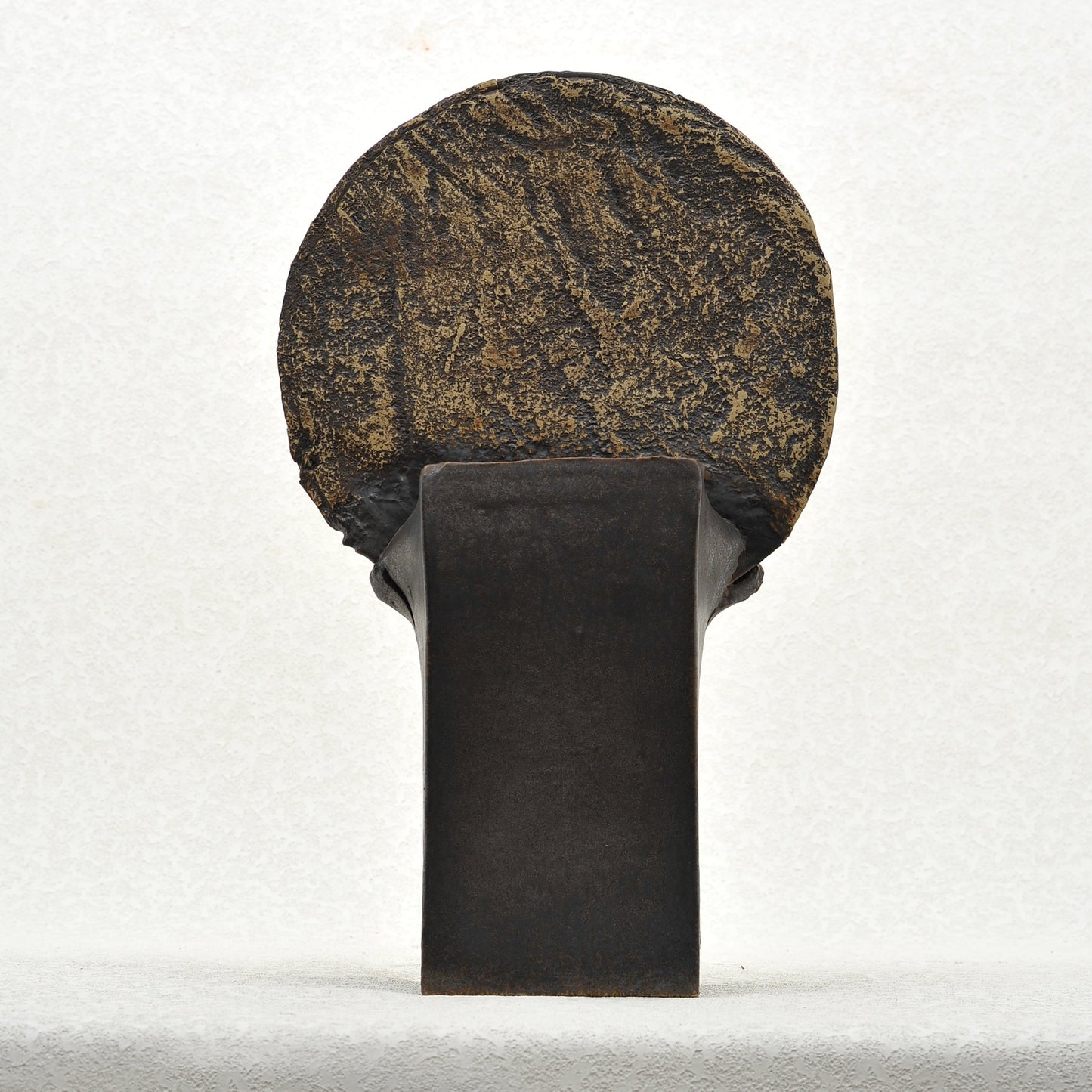 ÁRBOL. Escultura en gres. Ricardo Nowinski, Uruguay. Año 2006, 42x25cm