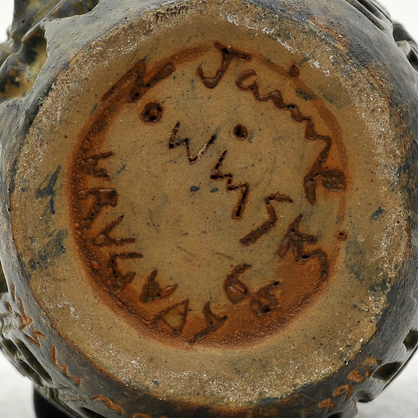JARRÓN TALLADO EN GRES. Jaime Nowinski, Uruguay. Año 1966, 37x14cm