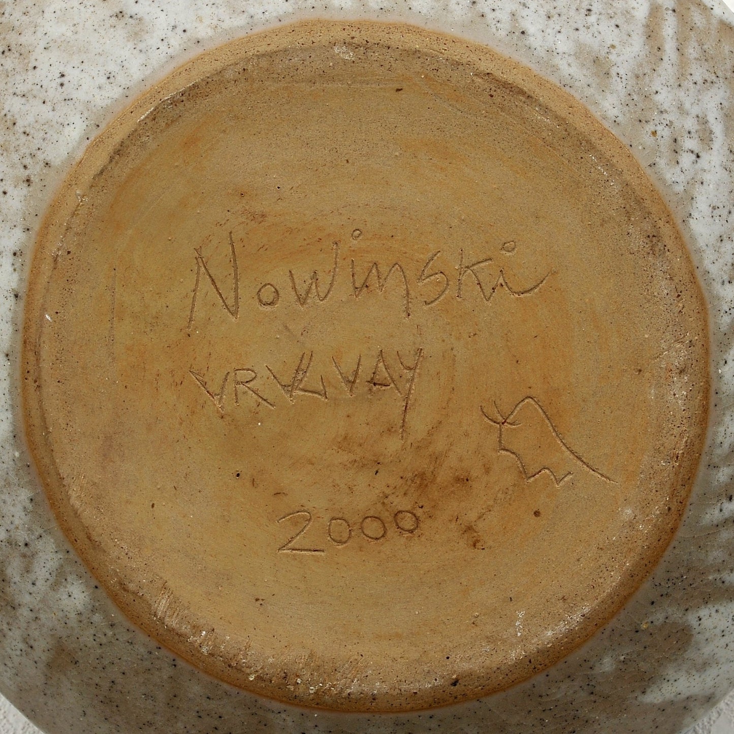 CENTRO DE MESA. Cerámica. Jaime Nowinski, Uruguay. Año 2000, 24x14cm