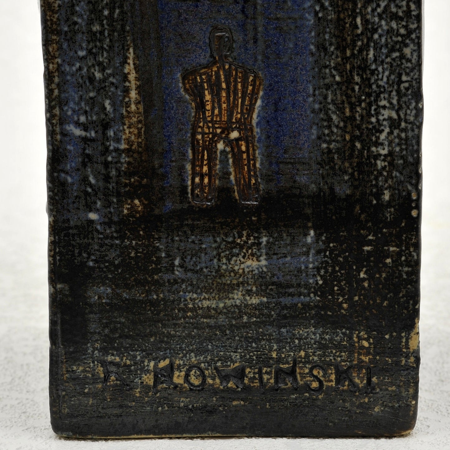 JARRÓN en cerámica. Ricardo Nowinski, Uruguay. Año 2009, 23x13cm