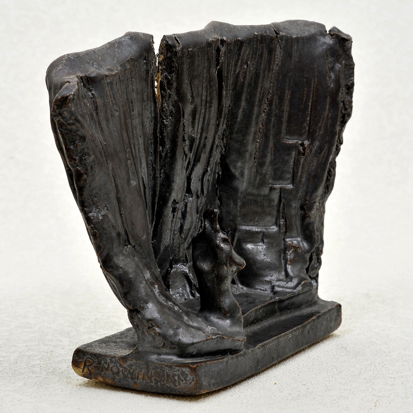 ESCULTURA en gres. Ricardo Nowinski, Uruguay. 26x21cm