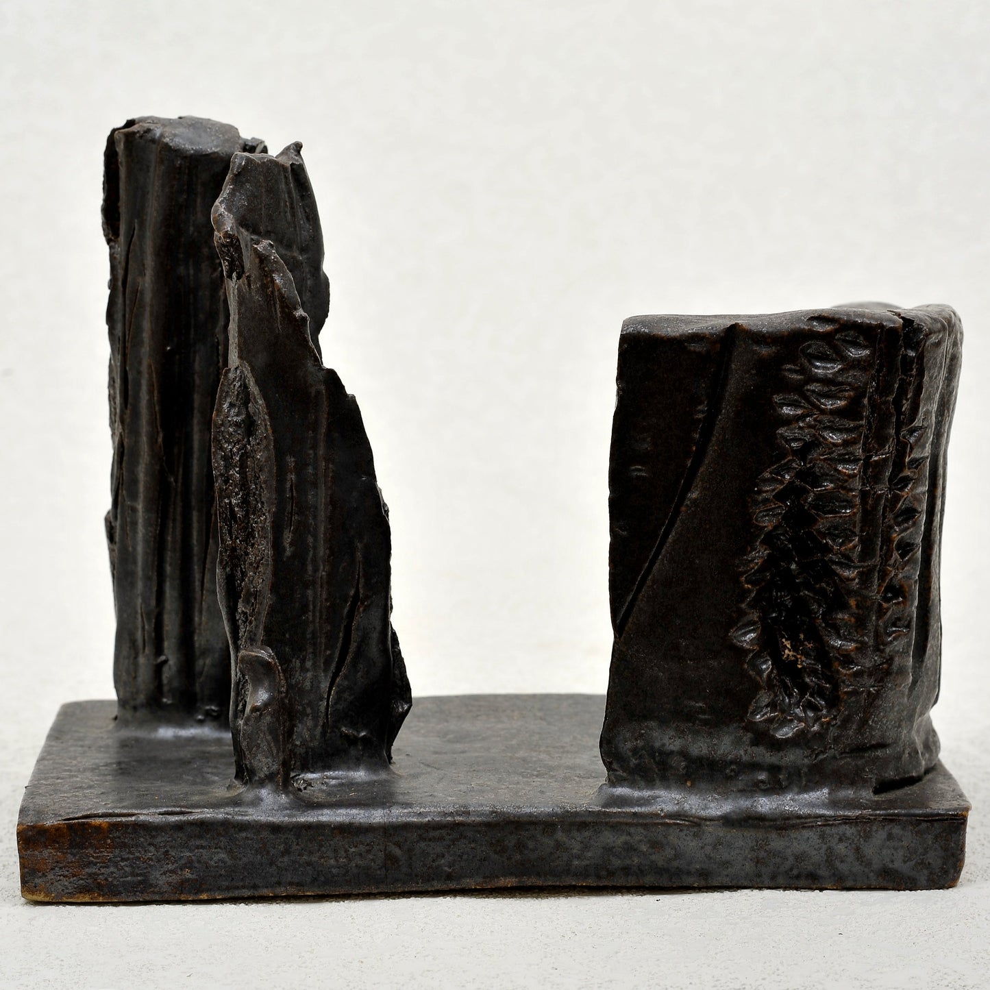 ESCULTURA en gres. Ricardo Nowinski, Uruguay. 23x13cm