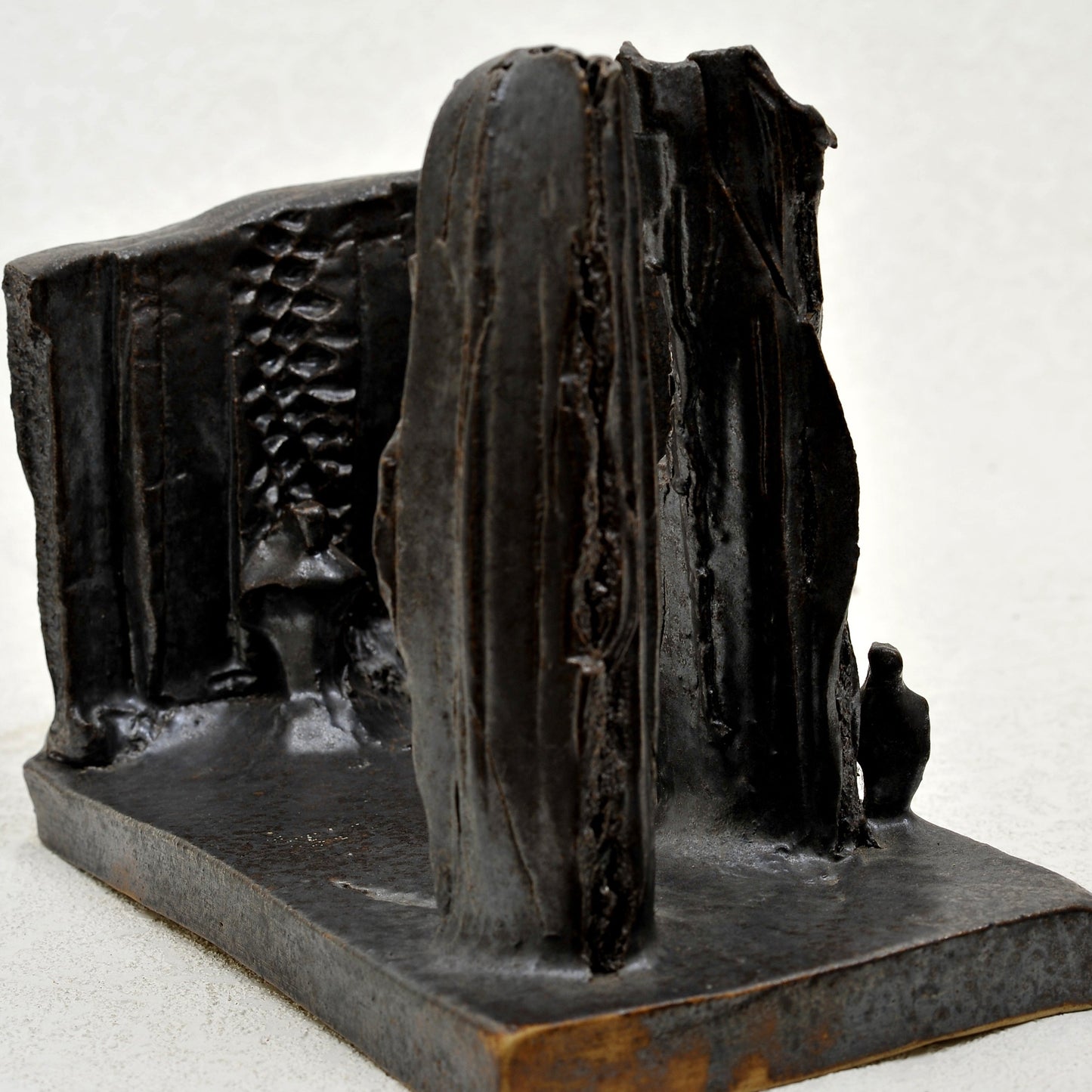 ESCULTURA en gres. Ricardo Nowinski, Uruguay. 23x13cm
