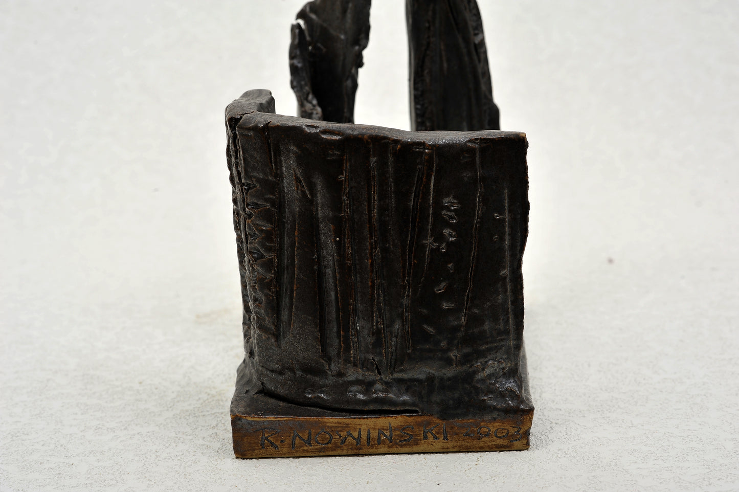 ESCULTURA en gres. Ricardo Nowinski, Uruguay. 23x13cm