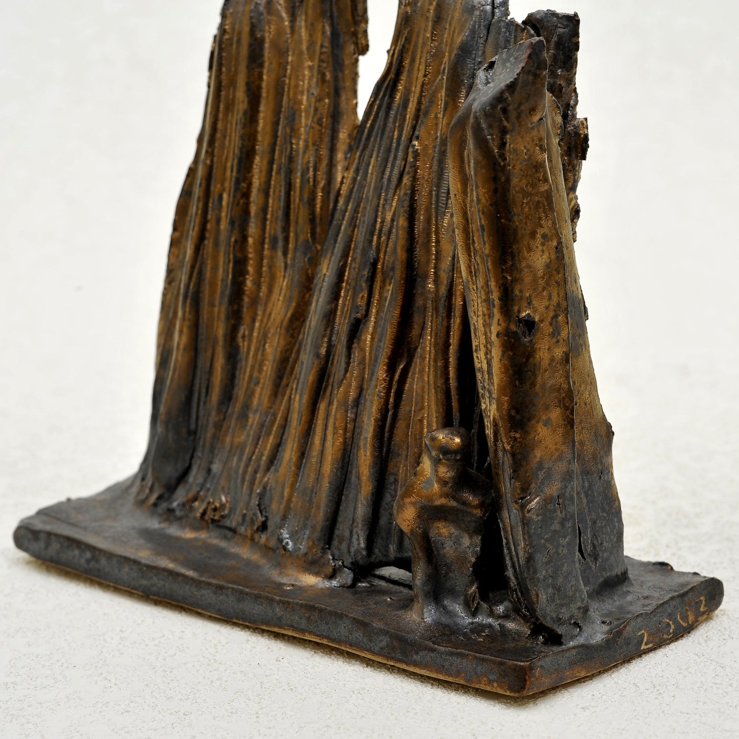 ESCULTURA en gres. Ricardo Nowinski, Uruguay. Año 2003, 18x16x8,5cm