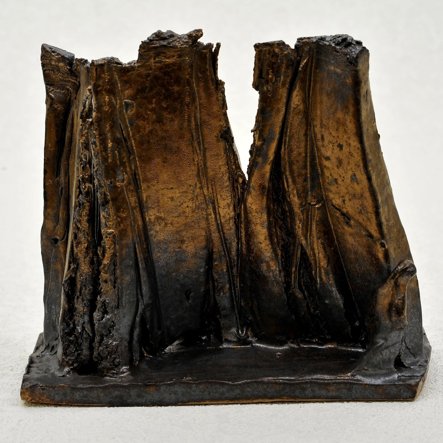 ESCULTURA en gres. Ricardo Nowinski, Uruguay. Año 2003, 18x16x8,5cm