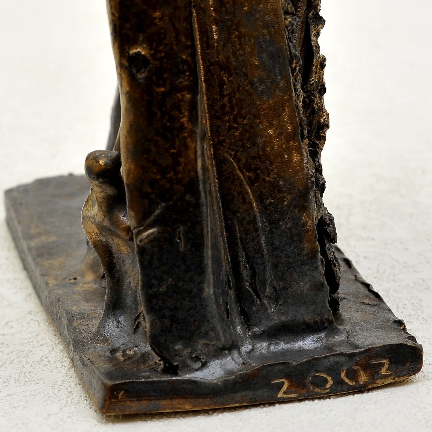 ESCULTURA en gres. Ricardo Nowinski, Uruguay. Año 2003, 18x16x8,5cm