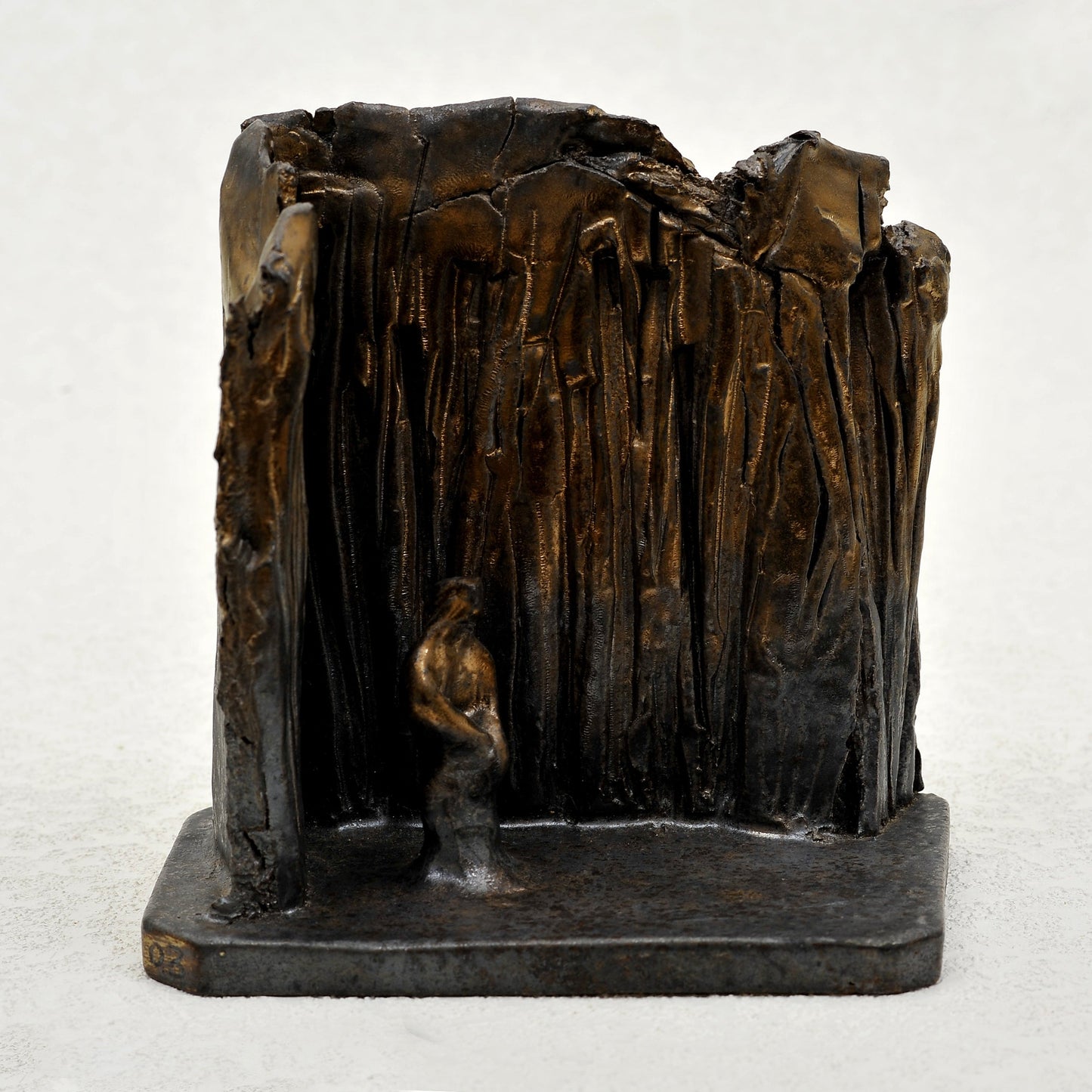 CROMEN. Escultura en gres. Ricardo Nowinski, Uruguay. Año 2003, 15x16x11cm