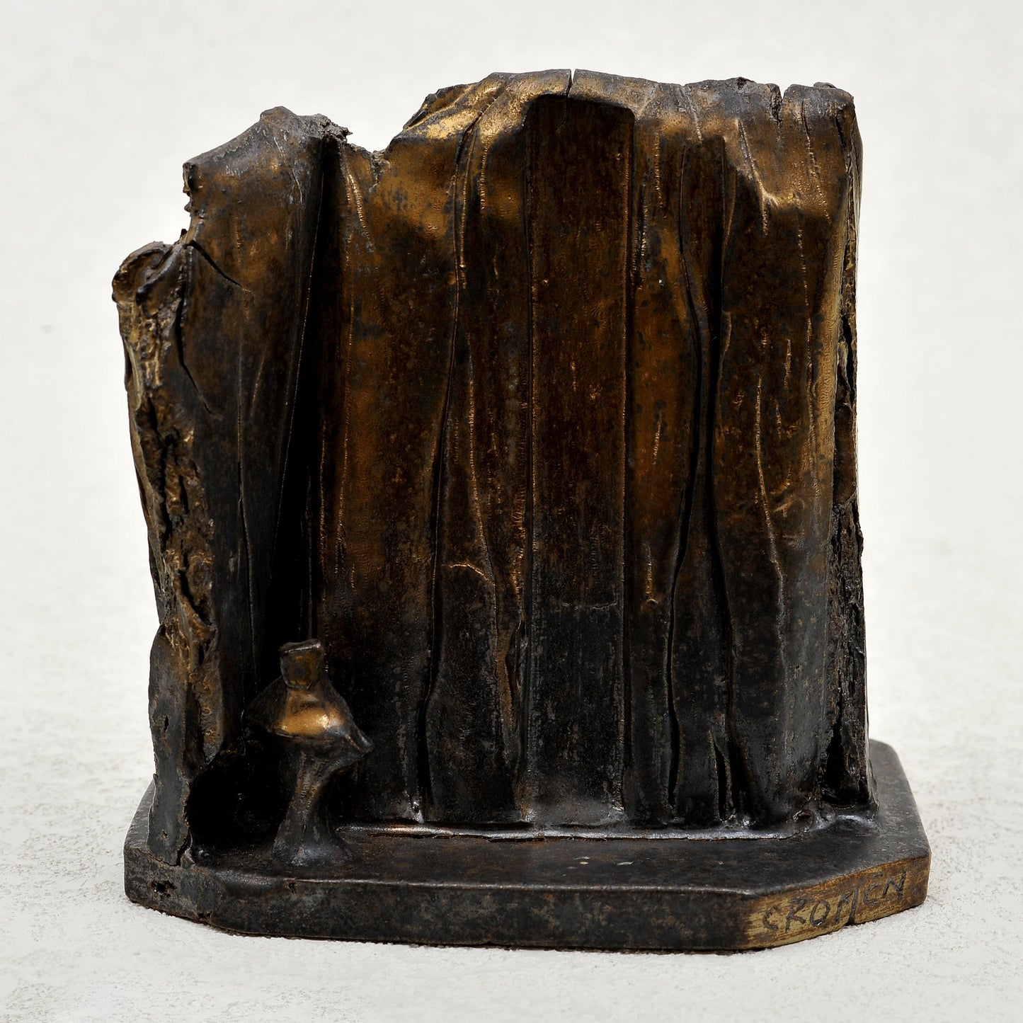 CROMEN. Escultura en gres. Ricardo Nowinski, Uruguay. Año 2003, 15x16x11cm