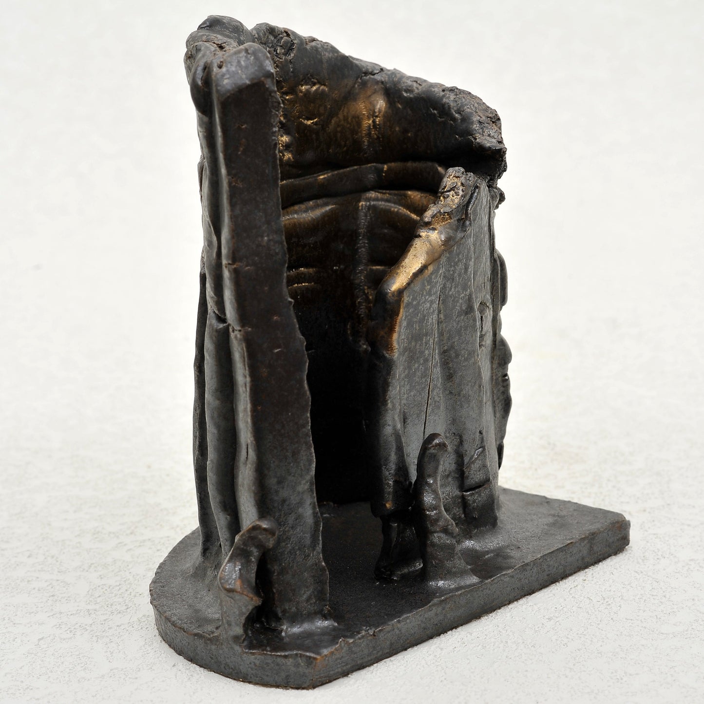 ESCULTURA en gres. Ricardo Nowinski, Uruguay. Año 2003, 15x18x11cm