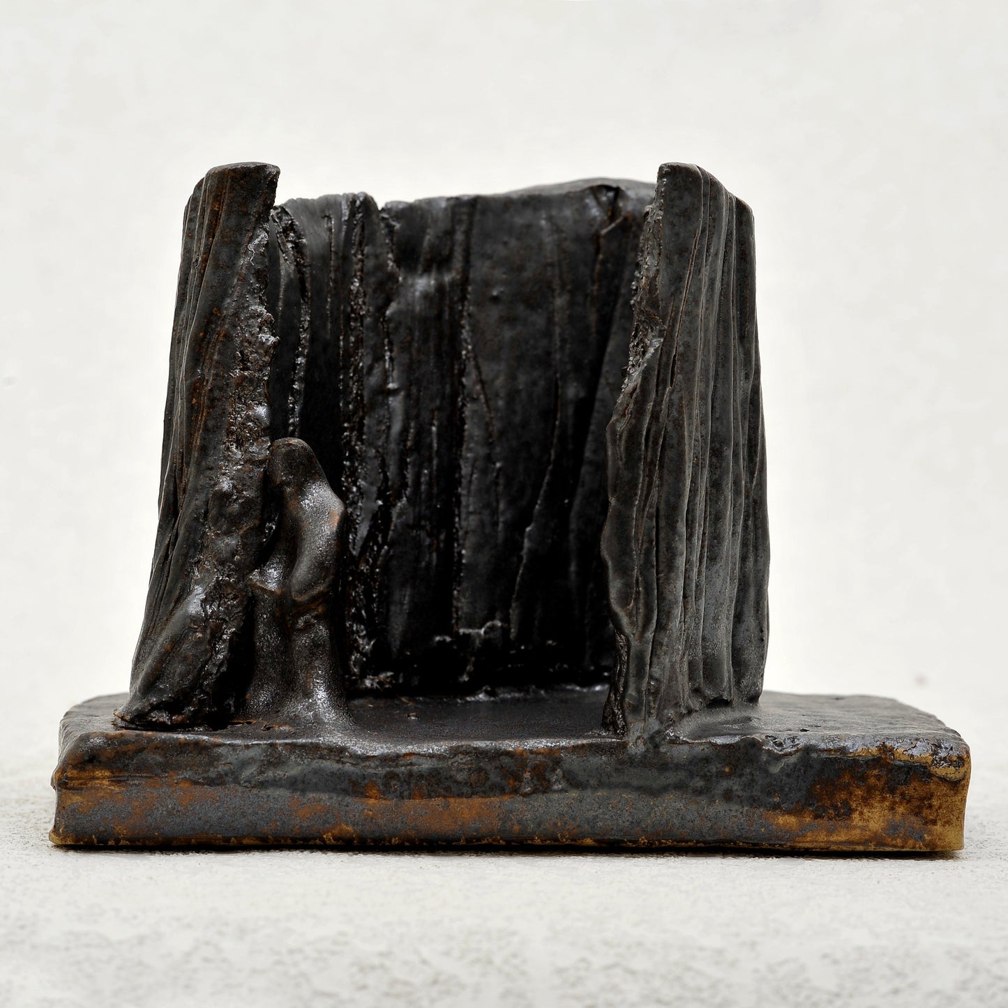 ESCULTURA en gres. Ricardo Nowinski, Uruguay. 18x13x11cm