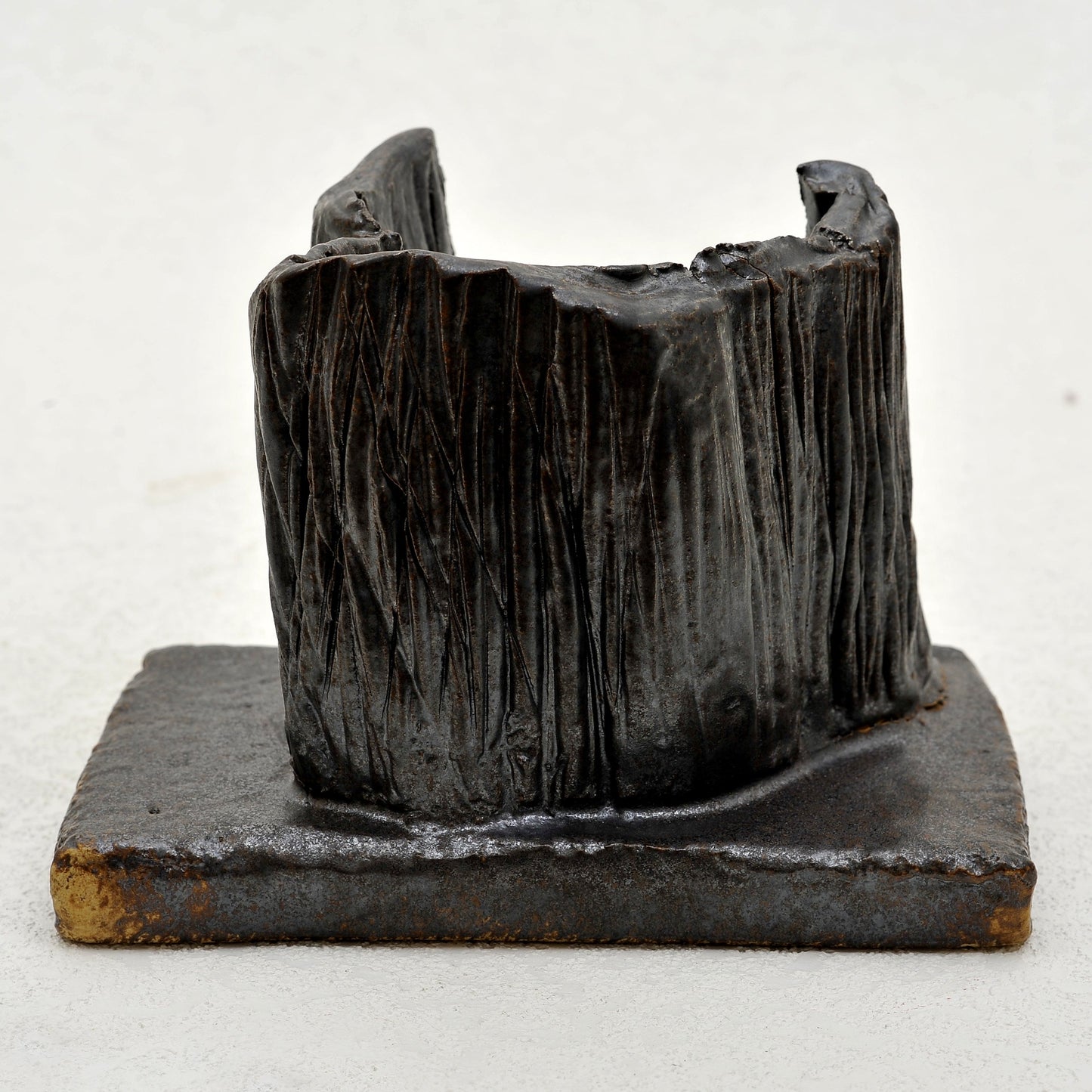 ESCULTURA en gres. Ricardo Nowinski, Uruguay. 18x13x11cm