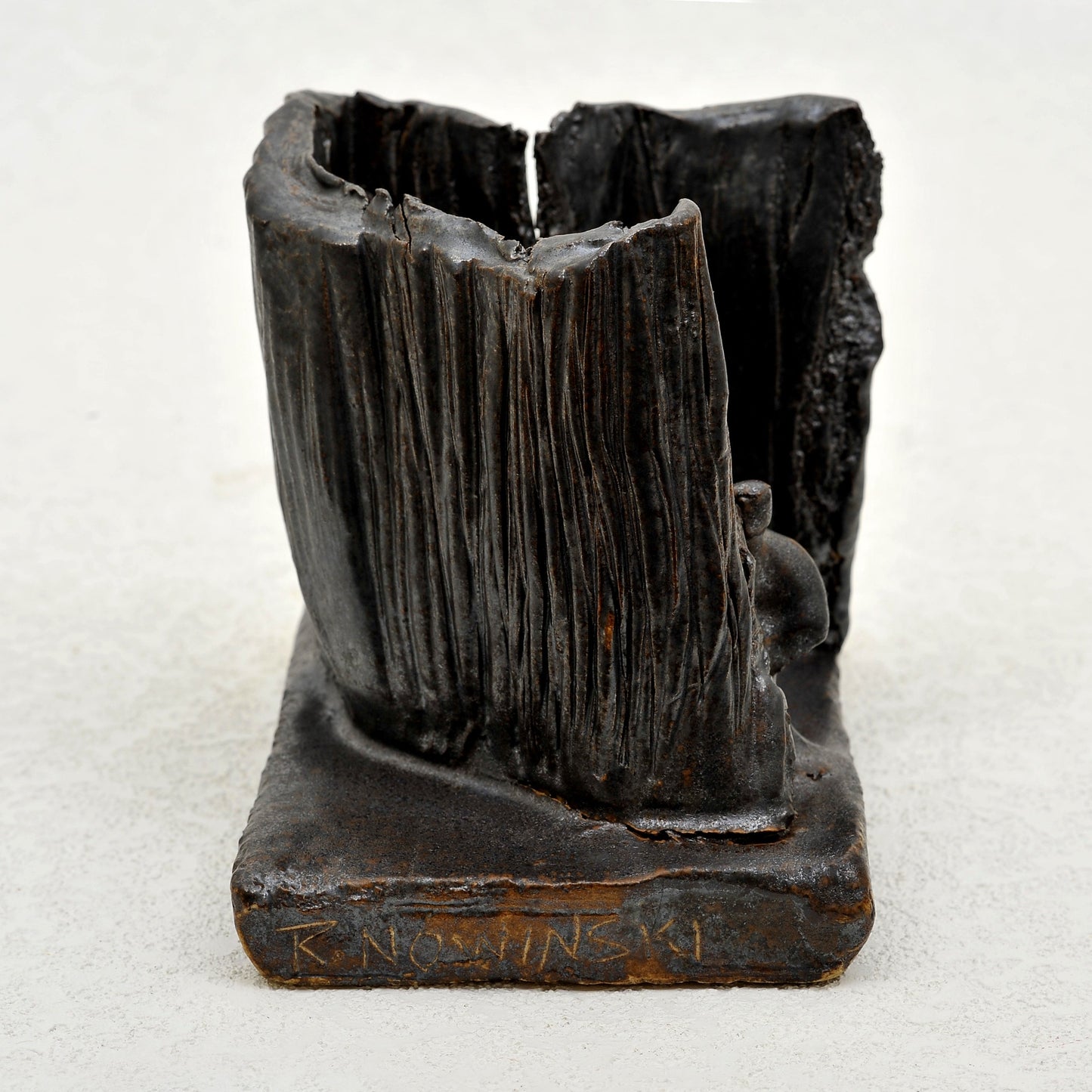 ESCULTURA en gres. Ricardo Nowinski, Uruguay. 18x13x11cm