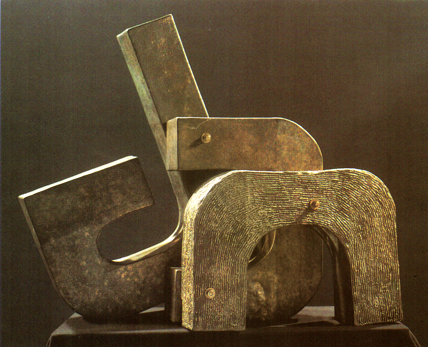 COMPOSICIÓN ENSAMBLADA. Escultura en gres. Jaime Nowinski, Uruguay. Año 1990, 74x86cm