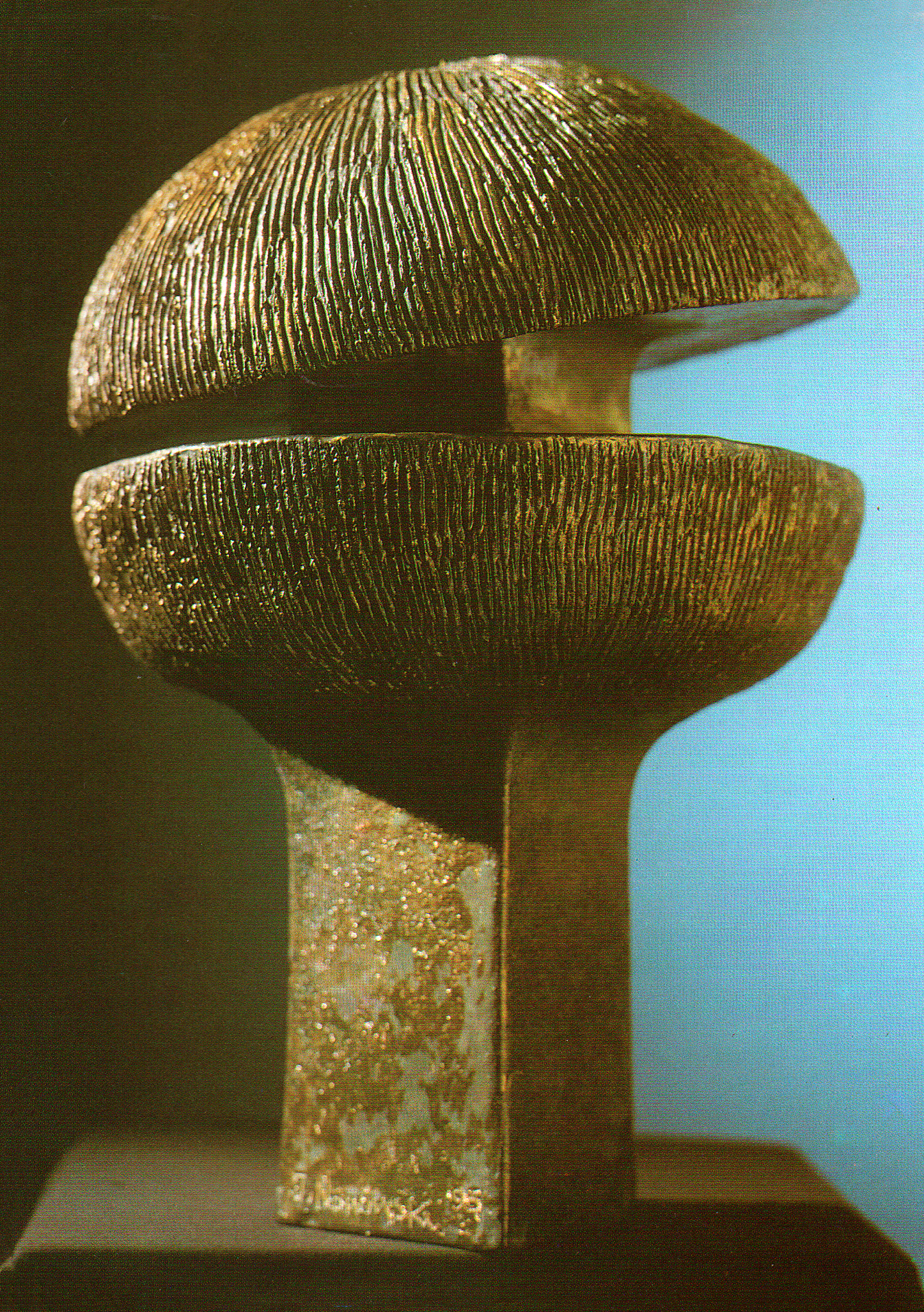 MUNDOS SEPARADOS. Escultura en gres. Jaime Nowinski, Uruguay. Año 1995, 54x36cm