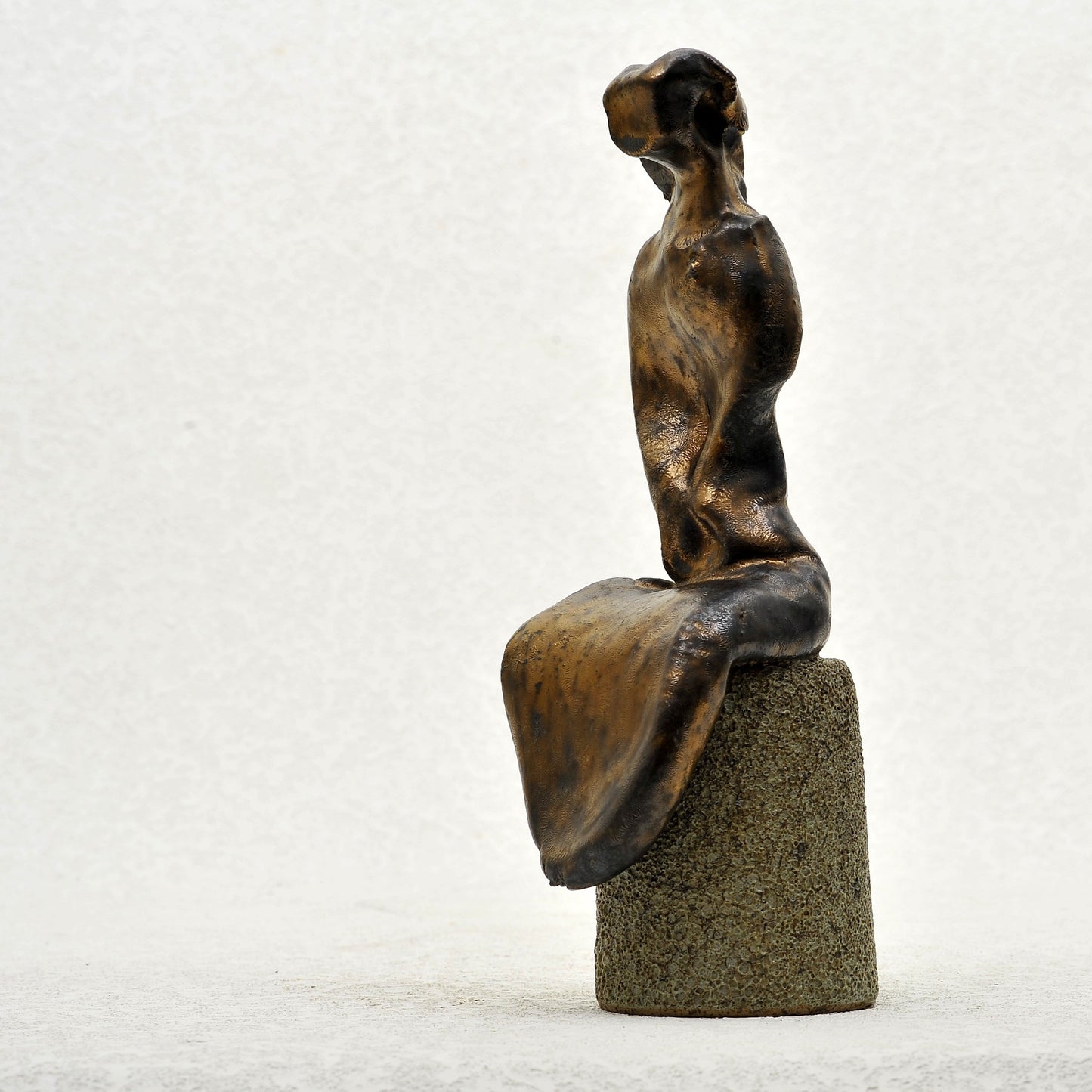 SIN TÍTULO. Escultura en gres. Ricardo Nowinski, Uruguay. 26x10 cm, Año 2001