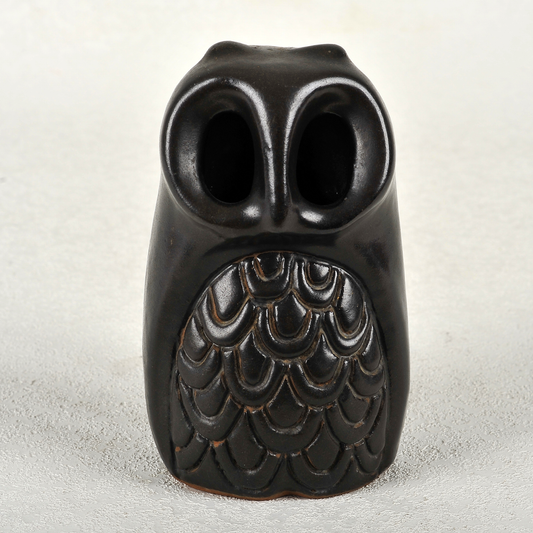 Búho en gres esmaltado. 19x8x10cm. Jaime Nowinski 1934-2022, Uruguay.